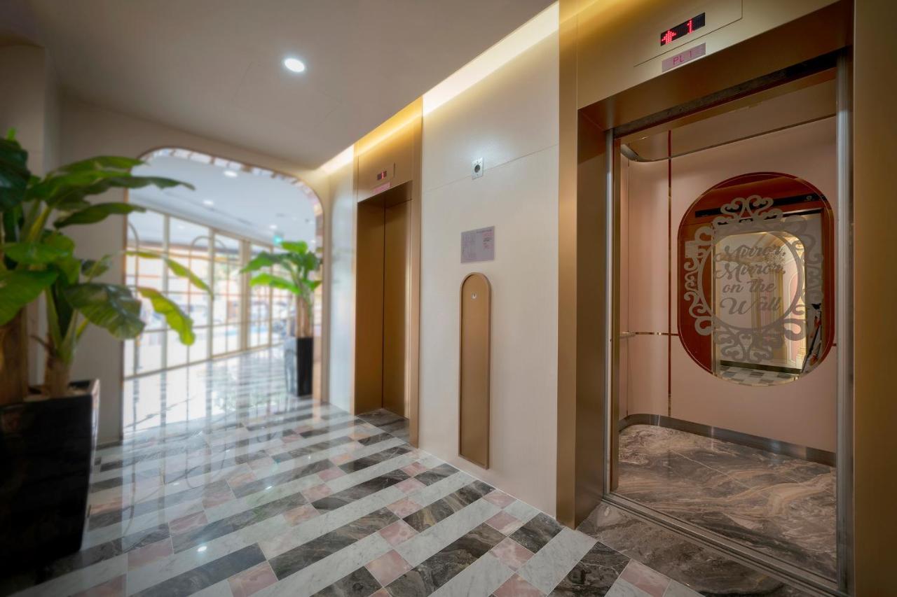 Hotel 81 Premier Princess Singapore Exterior photo